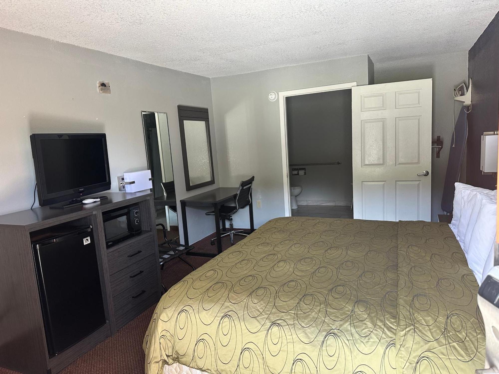 Clairmont Inn & Suites - Warren Exterior foto