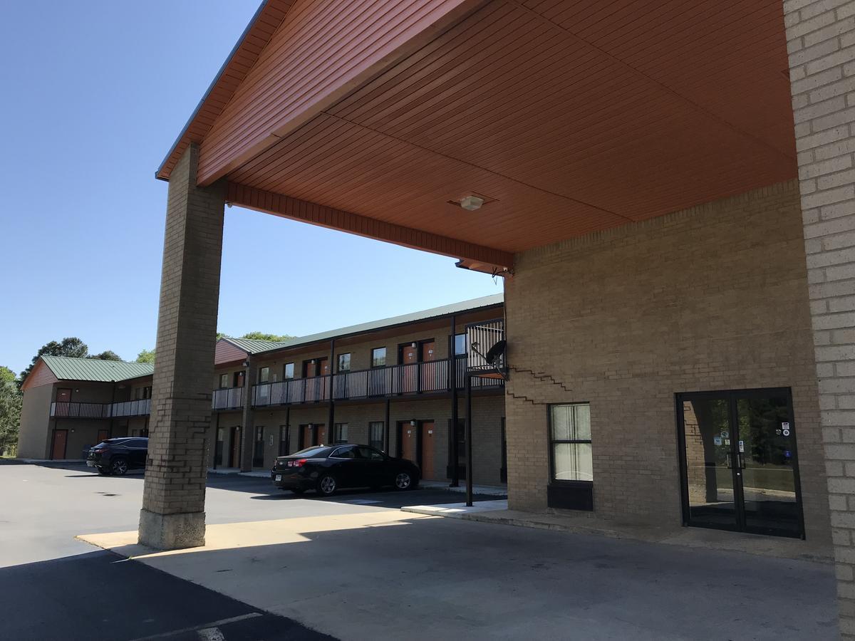 Clairmont Inn & Suites - Warren Exterior foto