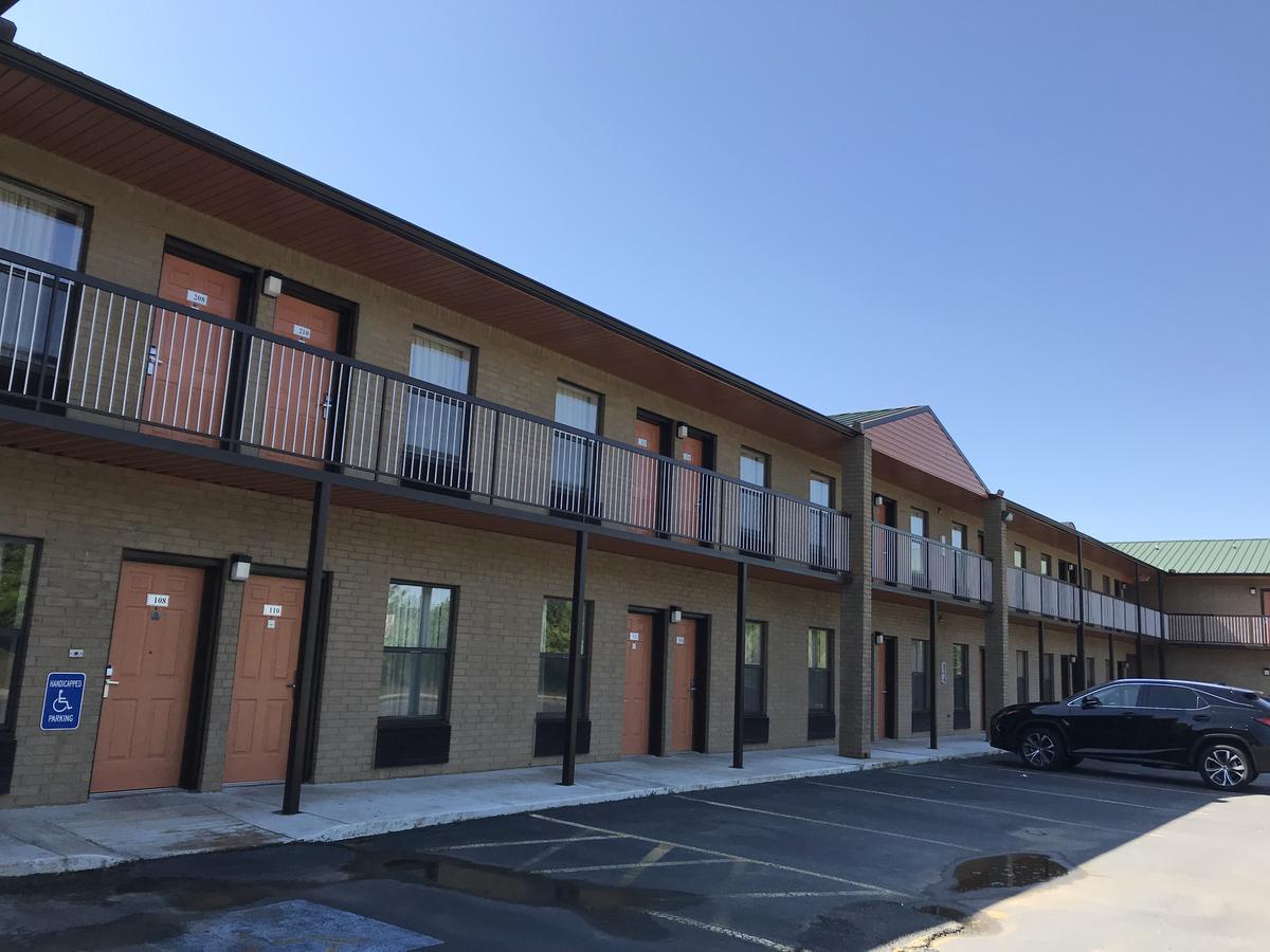 Clairmont Inn & Suites - Warren Exterior foto